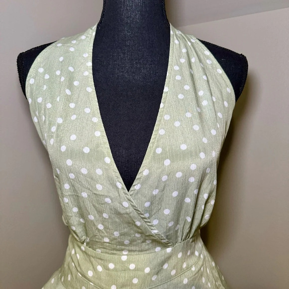 NWOT Pretty Little Thing Sage Green Polka Dot Halter-neck Romper women’s size 12 - Picture 2 of 7